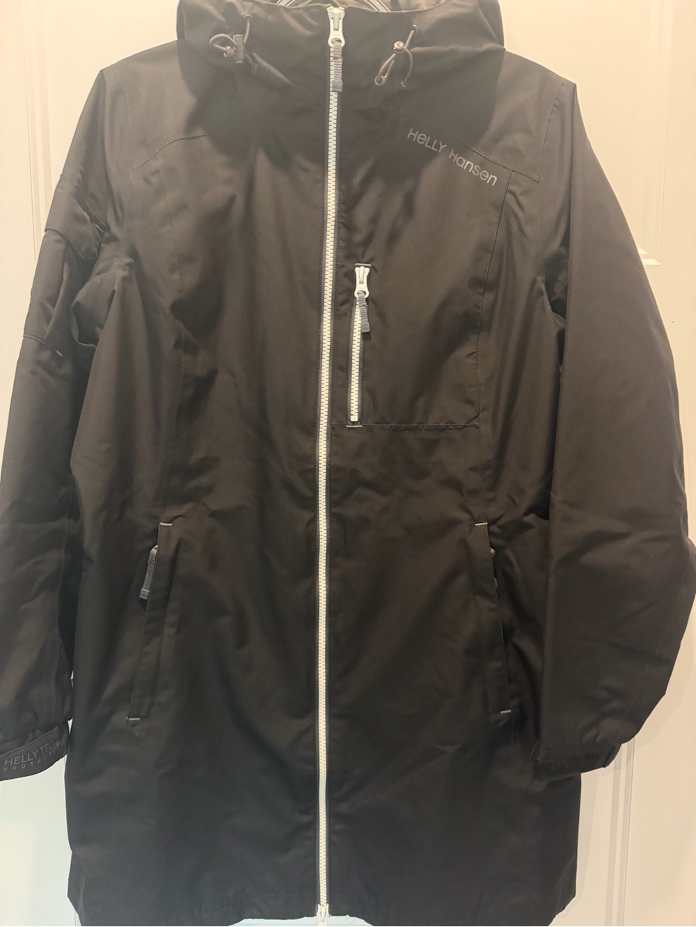 Helly Hansen Women’s Black Waterproof Hooded Raincoat with Chest Zip